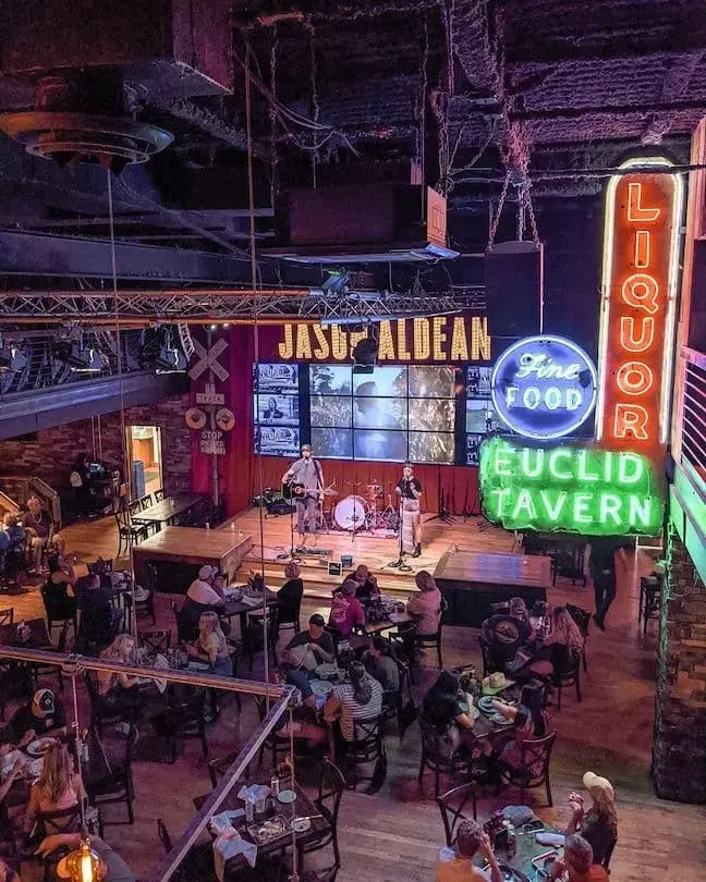 jason-aldeans-stage-from-balcony